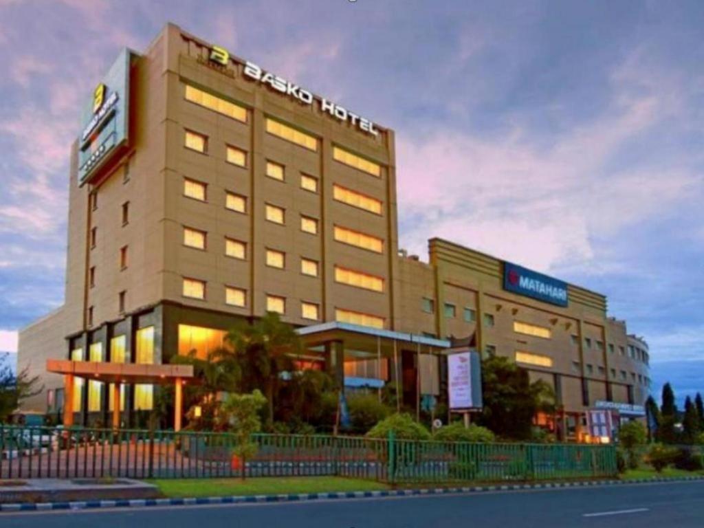 Grand Basko Hotel Padang  Exterior photo