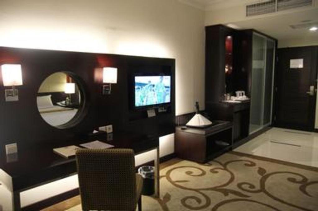 Grand Basko Hotel Padang  Exterior photo
