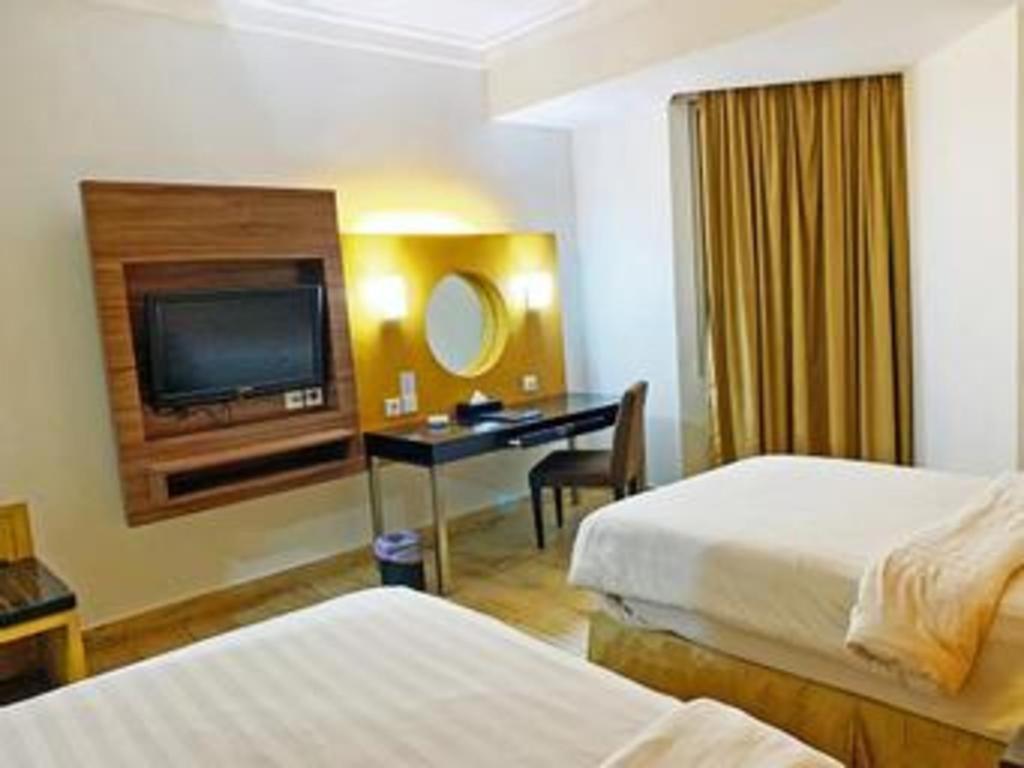 Grand Basko Hotel Padang  Exterior photo