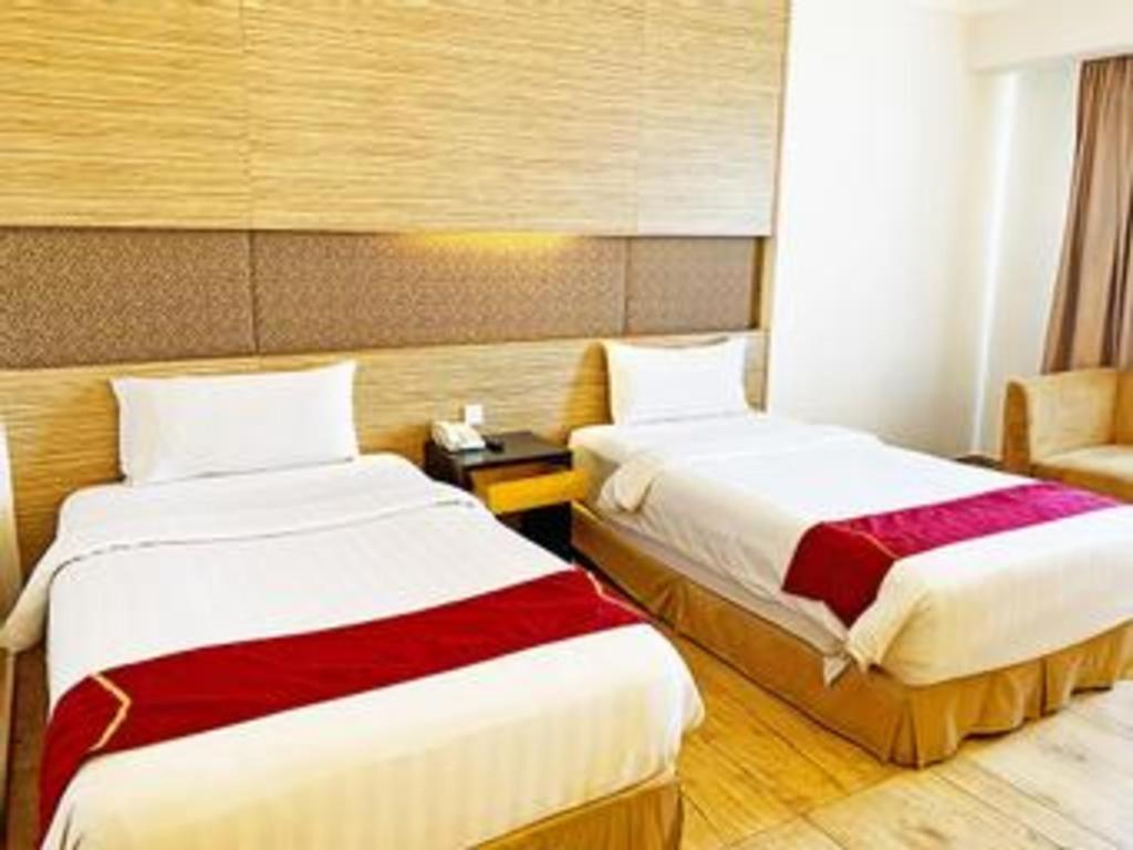 Grand Basko Hotel Padang  Exterior photo