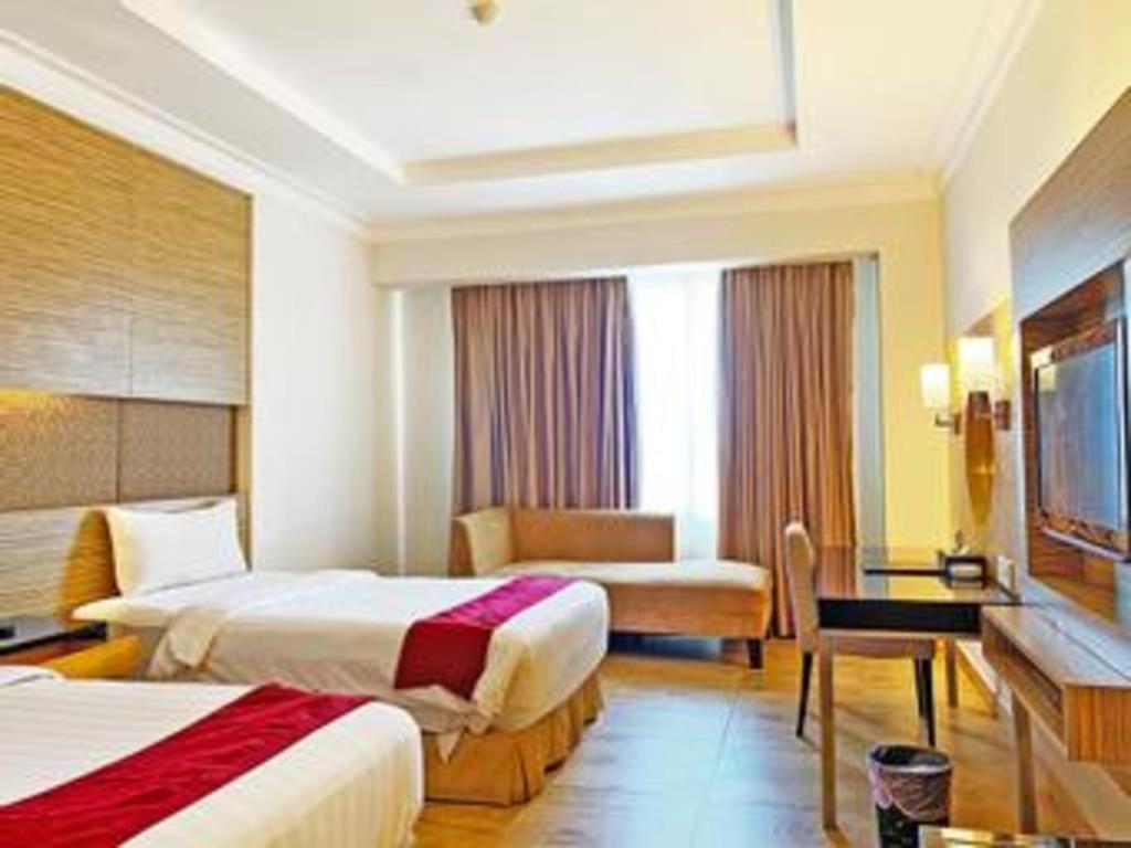 Grand Basko Hotel Padang  Exterior photo