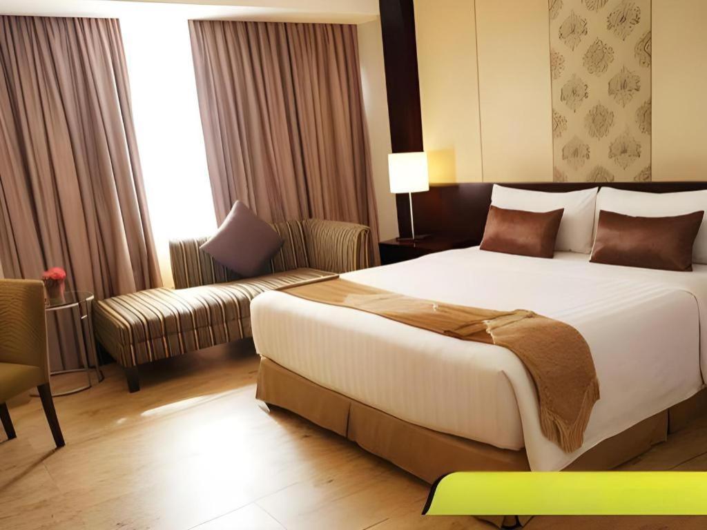 Grand Basko Hotel Padang  Exterior photo