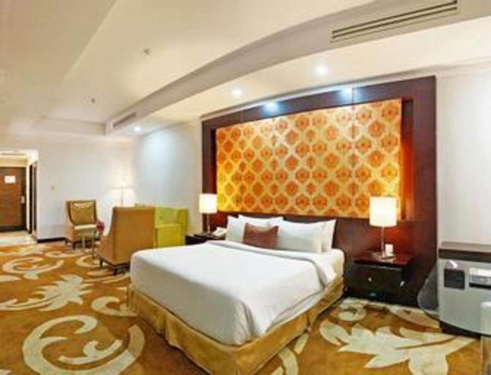 Grand Basko Hotel Padang  Exterior photo