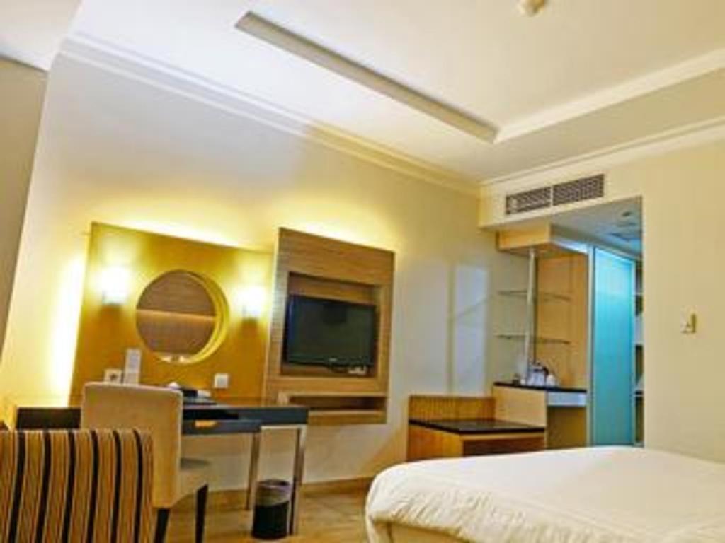 Grand Basko Hotel Padang  Exterior photo