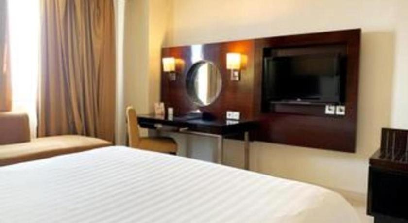 Grand Basko Hotel Padang  Exterior photo