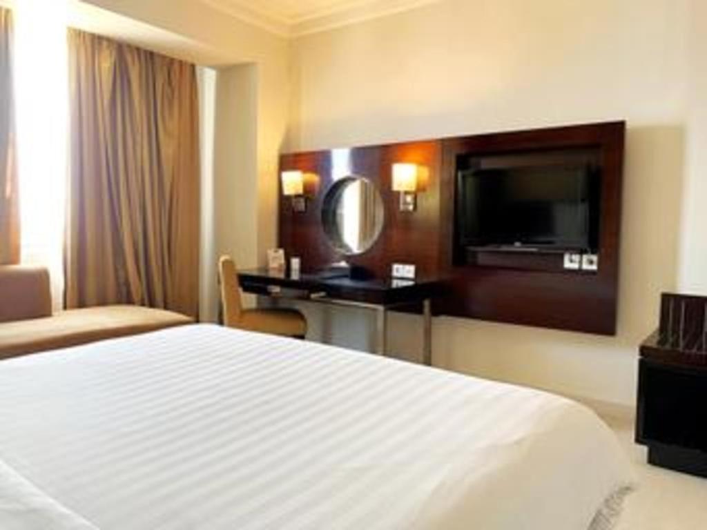 Grand Basko Hotel Padang  Exterior photo