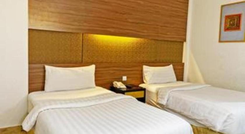 Grand Basko Hotel Padang  Exterior photo