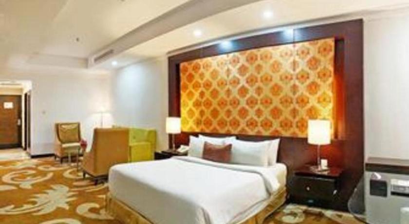 Grand Basko Hotel Padang  Exterior photo