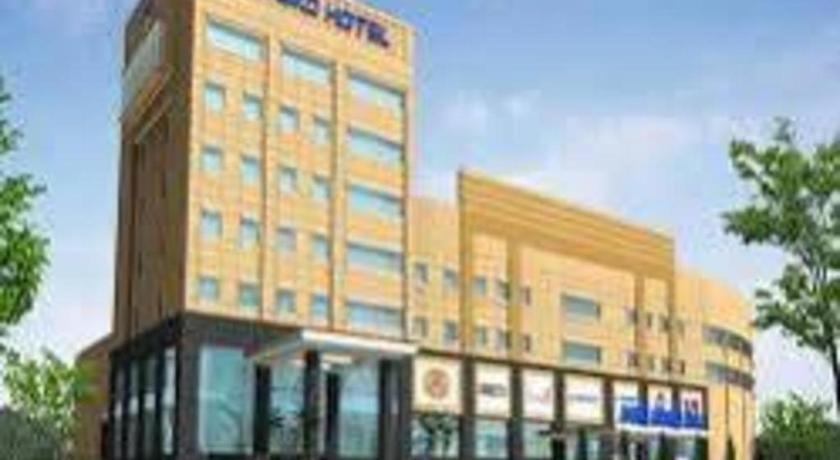 Grand Basko Hotel Padang  Exterior photo