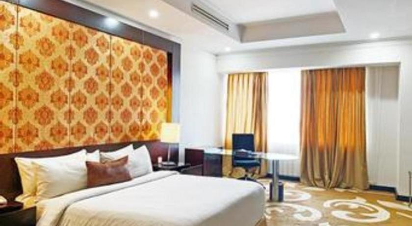 Grand Basko Hotel Padang  Exterior photo