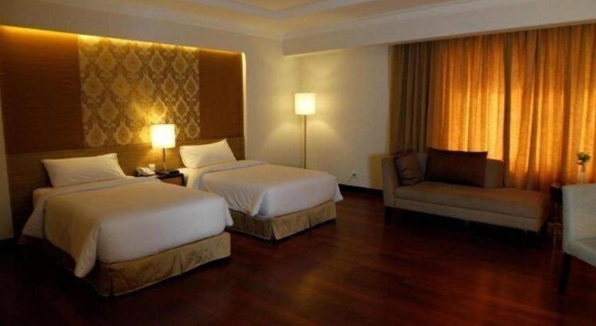 Grand Basko Hotel Padang  Exterior photo