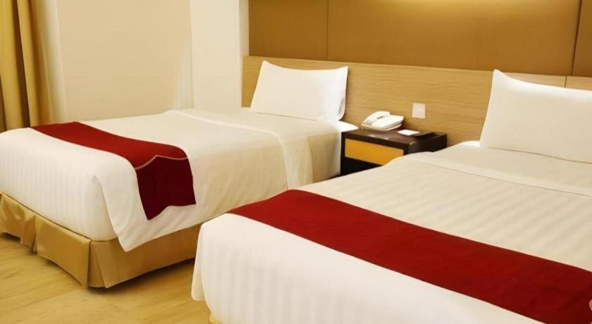Grand Basko Hotel Padang  Exterior photo